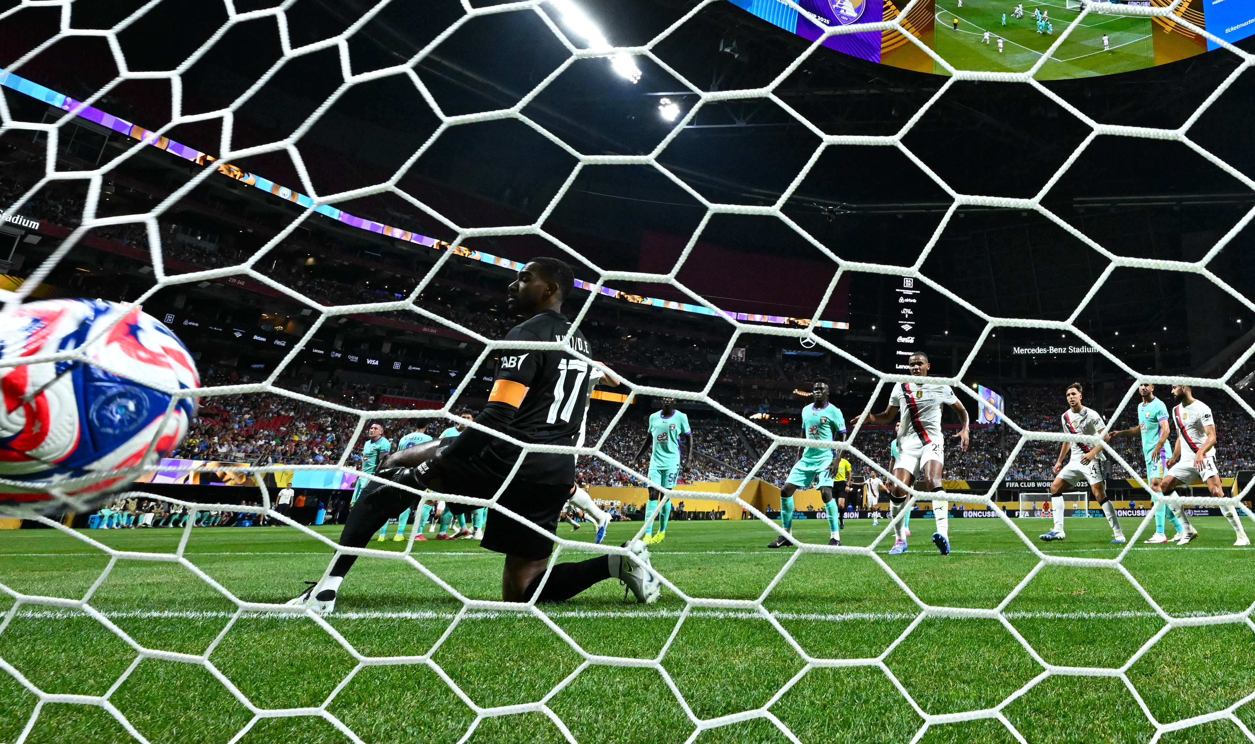 热门足球比赛吸引万千球迷关注的简单介绍