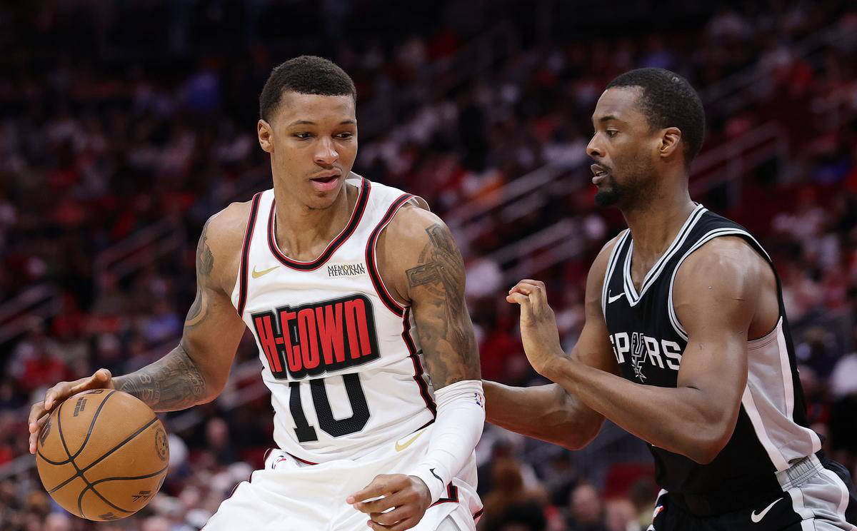 关于鹈鹕大将受伤缺阵,球队连败三场的信息