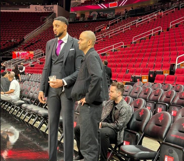 华体会电竞-马刺与中国男篮比赛吸引了大批球迷现场观战