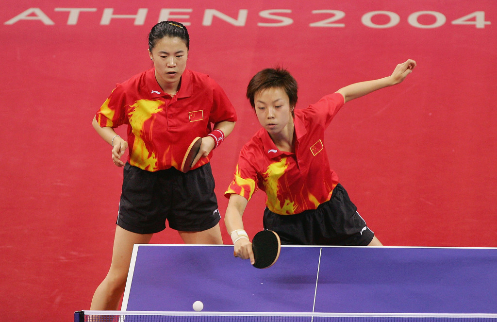 短道速滑选手王楠创造新纪录夺冠