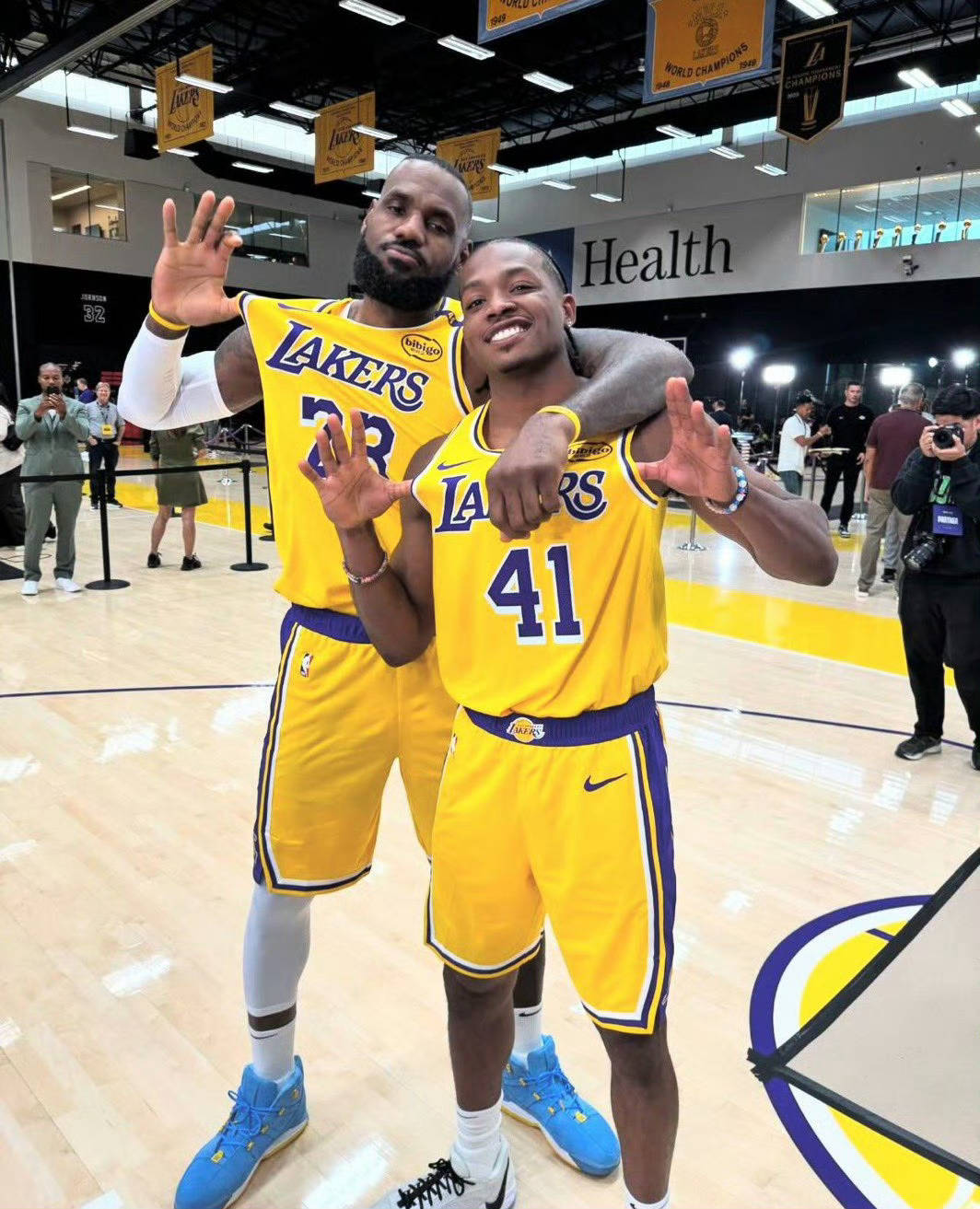 华体会app下载-詹姆斯赞扬队友表现,力保湖人不败记录的简单介绍