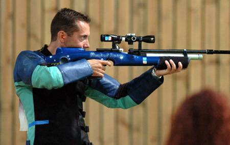 德国女子射击队突围夺冠，士气高昂