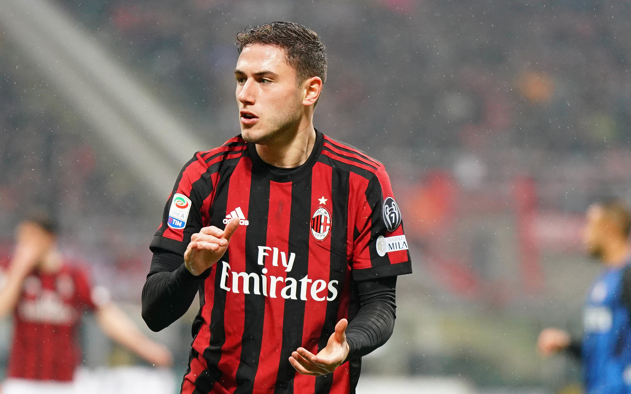 AC米兰表现不佳，0-3惨败无缘欧冠半决赛