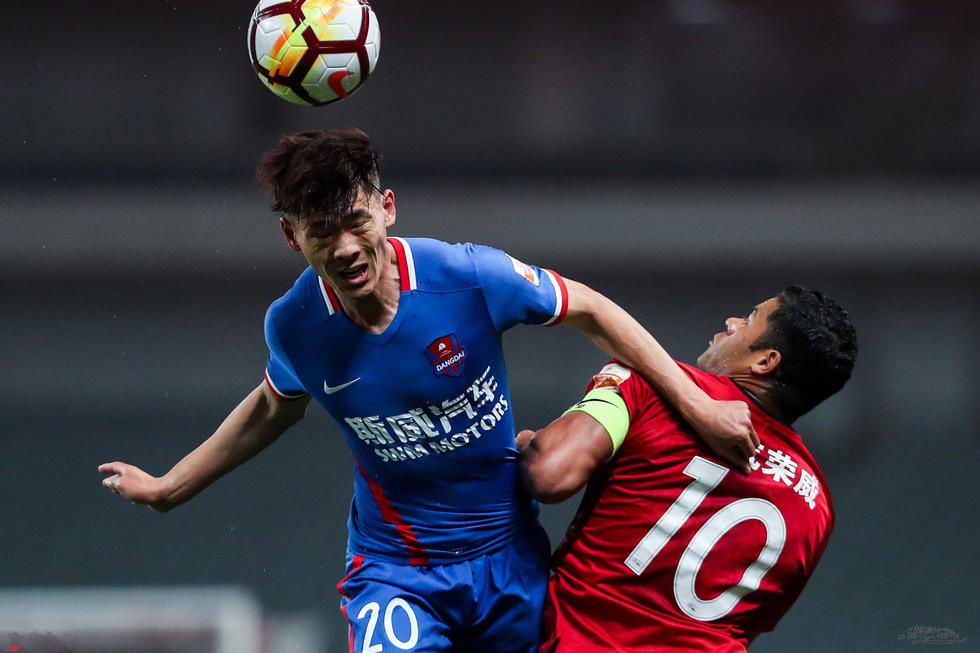 上港战胜对手,稳居积分榜首位 上港战胜对手,稳居积分榜首位